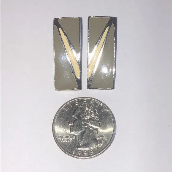 Vintage Geometric Silver Tone and Tan Green Enamel Boho Retro Earrings - Picture 3 of 6